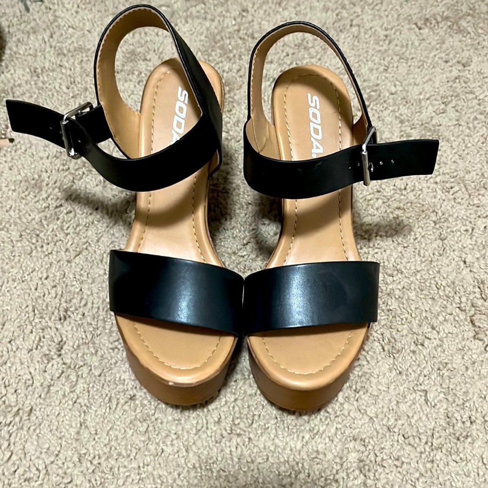 Black and brown wedges